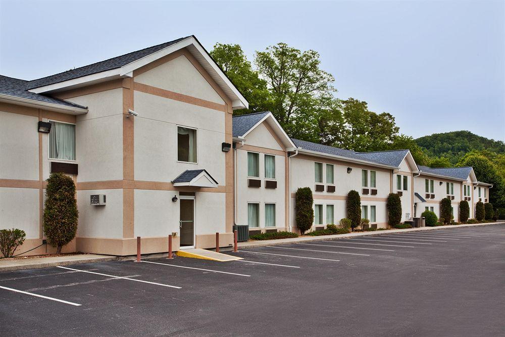 Holiday Inn Express Dillard Exterior photo